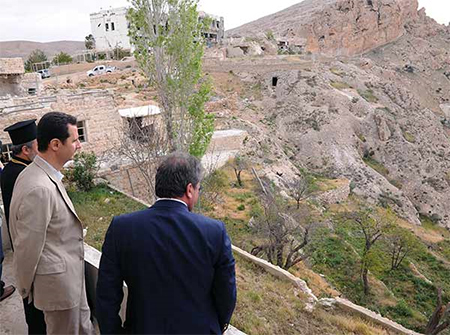 Assad felicita a los cristianos por la Pascua desde Maalula
